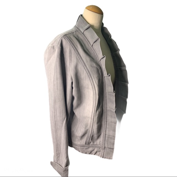 🤑 Chico's Platinum Ruffle Gray Jacket - Picture 2 of 3